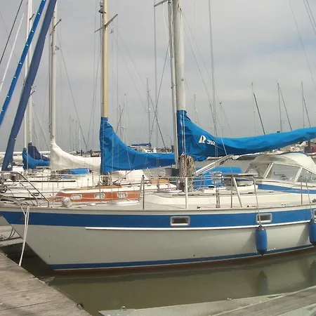 Отель Arndt Ug 3*